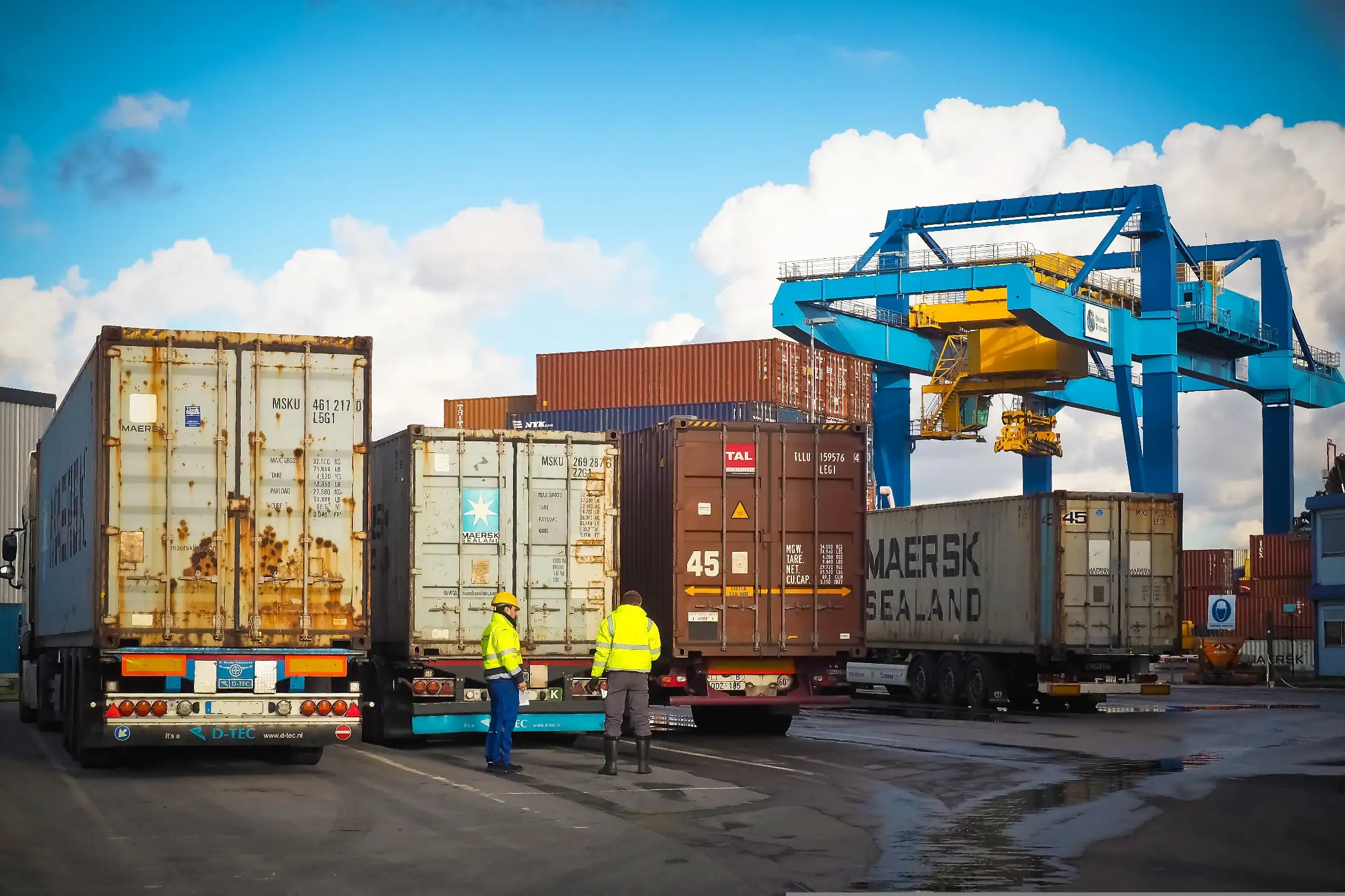 Area container logistik Delta Leo Jaya Logistik